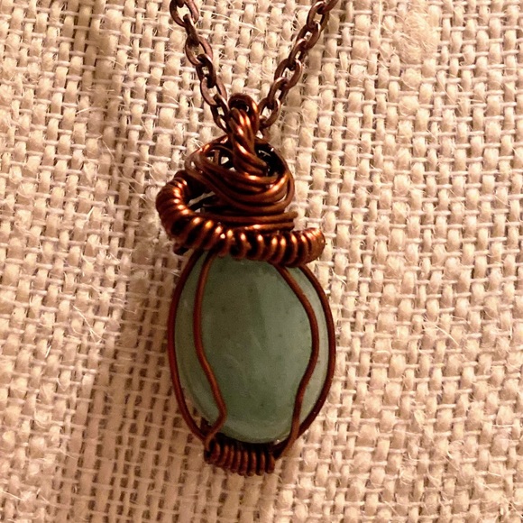 Green aventurine gemstone wirewrapped pendant necklace - Picture 1 of 8